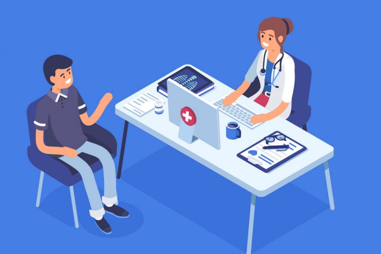 Na imagem, um homem conversa com a médica, que escreve em seu laptop.
