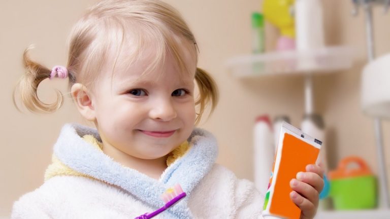 4 dicas para cuidar da higiene bucal do seu filho