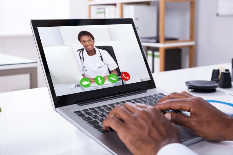 Paciente Realizando Telemedicina