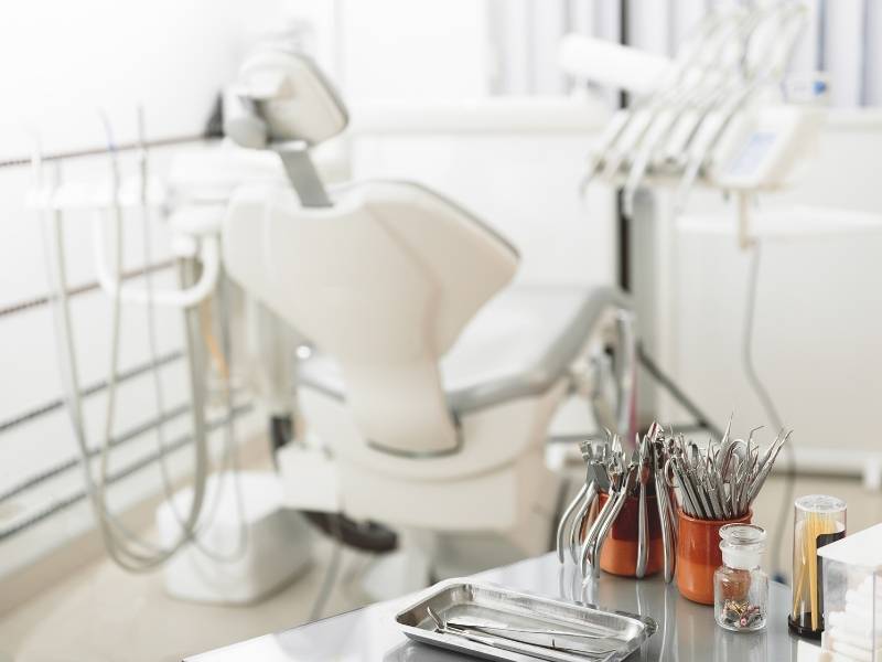 Equipamento do consultório dentista.