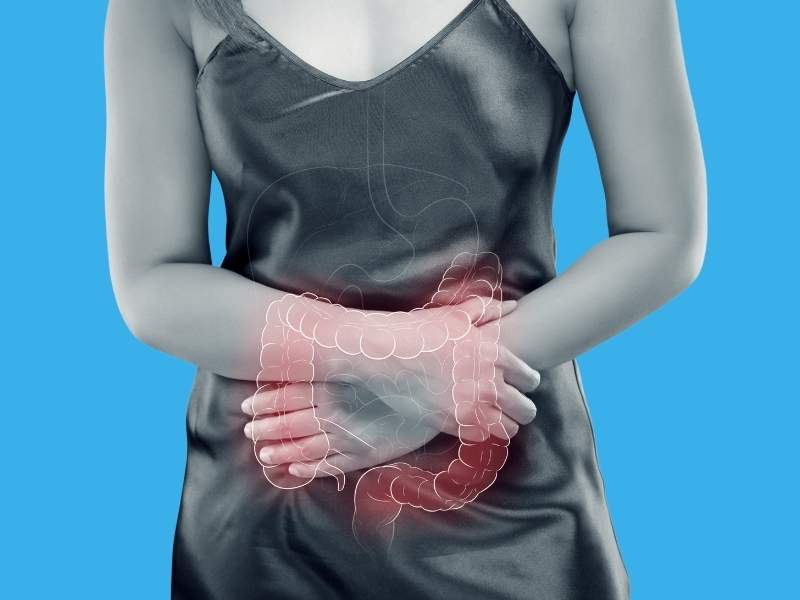 Imagem ilustrativa de mulher com irregularidade no intestino.