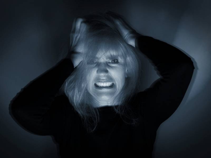 Mulher durante crise de depressão psicótica.