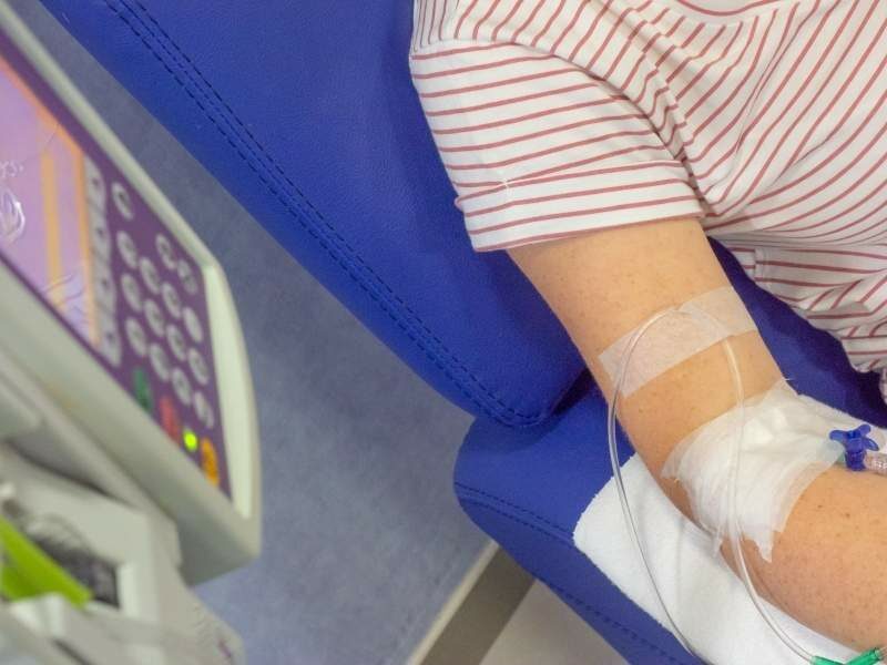 O objetivo da quimioterapia é eliminar as células tumorais e varia de acordo com o câncer.