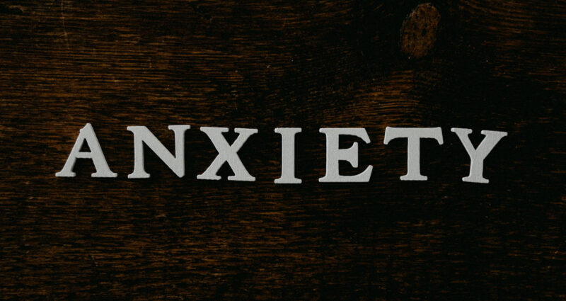anxiety, ansiedade em inglês, pode ser o que causa inquietação em muitos pacientes