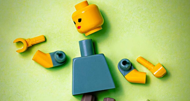 brinquedo lego simulando efeitos de transtornos mentais