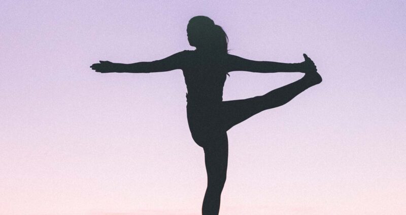 mudanças de estilo de vida como a yoga
