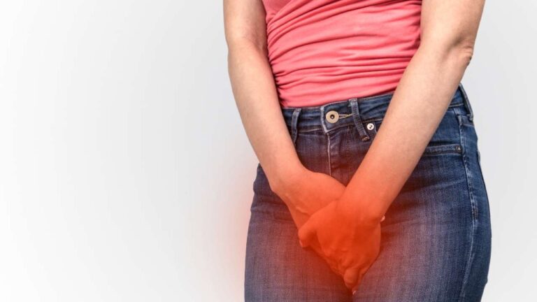 Mulher com infecção urinária.