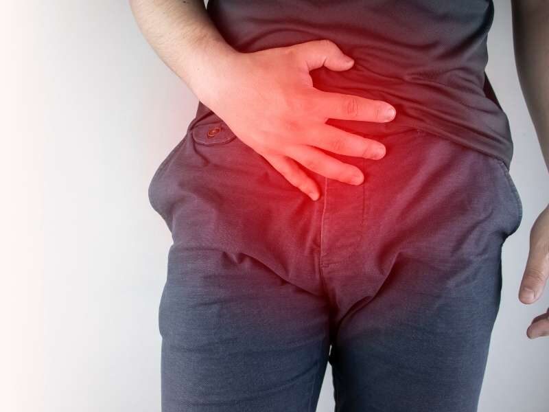 Homem com Uretrite, infecção na uretra.