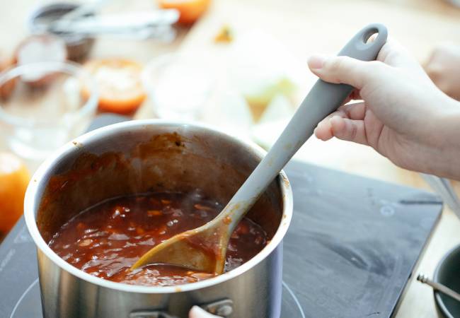 Cozinhar prego na comida, é um mito que muito se espalha 