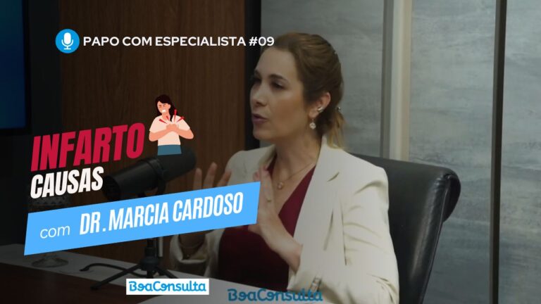 Os ataques cardíacos são uma preocupação cada vez mais presente na vida moderna, e entender suas causas é essencial para prevenção. Você sabe quais são os principais fatores que levam ao infarto em homens e mulheres? Embora alguns fatores sejam comuns para ambos, algumas diferenças específicas também surgem, especialmente em mulheres pós-menopausa. A Dra. Márcia Cardoso explica os principais elementos que contribuem para o infarto, e aqui listamos esses fatores e acrescentamos outros que também precisam de atenção: Colesterol Alto O acúmulo de colesterol no organismo leva à formação de placas nas artérias, conhecidas como ateromas. Estas placas podem obstruir o fluxo sanguíneo e, eventualmente, levar ao infarto. Manter uma dieta balanceada e controlar os níveis de colesterol é fundamental para evitar a formação dessas placas. Diabetes e Dislipidemia Ambos os fatores contribuem para alterações na parede dos vasos sanguíneos e para o aumento da formação de placas de gordura, elevando o risco de infarto. O controle rigoroso dos níveis de glicose e lipídios no sangue é essencial para reduzir esses riscos. Tabagismo O fumo afeta a saúde dos vasos sanguíneos, aumentando a formação de placas e também a chance de ruptura dessas placas, o que pode desencadear um infarto. Parar de fumar é uma das atitudes mais importantes para melhorar a saúde cardiovascular e reduzir significativamente o risco de infarto. Sedentarismo A falta de atividade física é um dos grandes vilões na formação de placas e no comprometimento da saúde cardiovascular. A prática regular de exercícios ajuda a melhorar a circulação e a reduzir o colesterol ruim (LDL). Recomenda-se pelo menos 150 minutos de atividade física moderada por semana para manter o coração saudável. Estresse O estresse crônico aumenta os níveis de hormônios como o cortisol e a adrenalina, que podem contribuir para o aumento da pressão arterial e acelerar a formação de placas nas artérias. Técnicas de relaxamento, como meditação e atividades físicas, são fundamentais para ajudar a controlar o estresse e proteger o coração. Anticoncepcional e Tabagismo em Mulheres A combinação do uso de anticoncepcionais com o fumo é extremamente perigosa, pois potencializa o risco de lesões vasculares e infarto, especialmente em mulheres mais jovens. Mulheres que utilizam anticoncepcionais devem evitar fumar para reduzir drasticamente esse risco. Menopausa Em mulheres pós-menopausa, a redução dos níveis de estrogênio faz com que a proteção natural dos vasos sanguíneos diminua, aumentando o risco de infarto. O estrogênio ajuda a manter a elasticidade dos vasos, e sua falta pode facilitar o acúmulo de placas. É importante que mulheres nessa fase da vida realizem acompanhamentos médicos regulares para monitorar a saúde cardiovascular. Hipertensão Arterial A pressão alta obriga o coração a trabalhar mais e danifica as artérias, facilitando a formação de placas de gordura e a eventual obstrução do fluxo sanguíneo. O controle da pressão arterial por meio de uma dieta saudável, redução do consumo de sal e medicamentos, se necessário, é essencial para prevenir infartos. Histórico Familiar Ter um histórico familiar de doenças cardíacas aumenta a probabilidade de desenvolvimento de problemas similares. A predisposição genética é um fator de risco que não deve ser ignorado, e pessoas com histórico familiar devem adotar um estilo de vida saudável e fazer check-ups regulares. Obesidade O excesso de peso está relacionado a vários fatores de risco, como aumento do colesterol, diabetes e hipertensão, todos contribuindo para o risco de infarto. A perda de peso por meio de uma alimentação equilibrada e prática regular de exercícios é crucial para reduzir o risco de doenças cardiovasculares. Prevenir um infarto depende de uma combinação de mudanças no estilo de vida, controle dos fatores de risco e acompanhamento médico regular. Adotar uma dieta saudável, praticar atividades físicas e evitar o tabagismo são passos importantes para manter seu coração saudável.